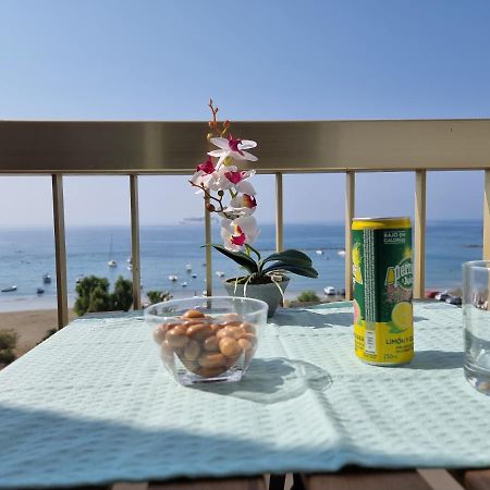 Super Modern Beachfront 1 Bedroom - Sleeps 4 Limasol Dış mekan fotoğraf