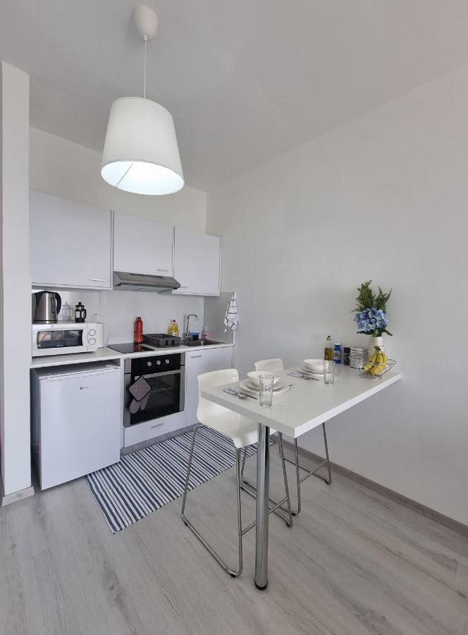 Super Modern Beachfront 1 Bedroom - Sleeps 4 Limasol Dış mekan fotoğraf