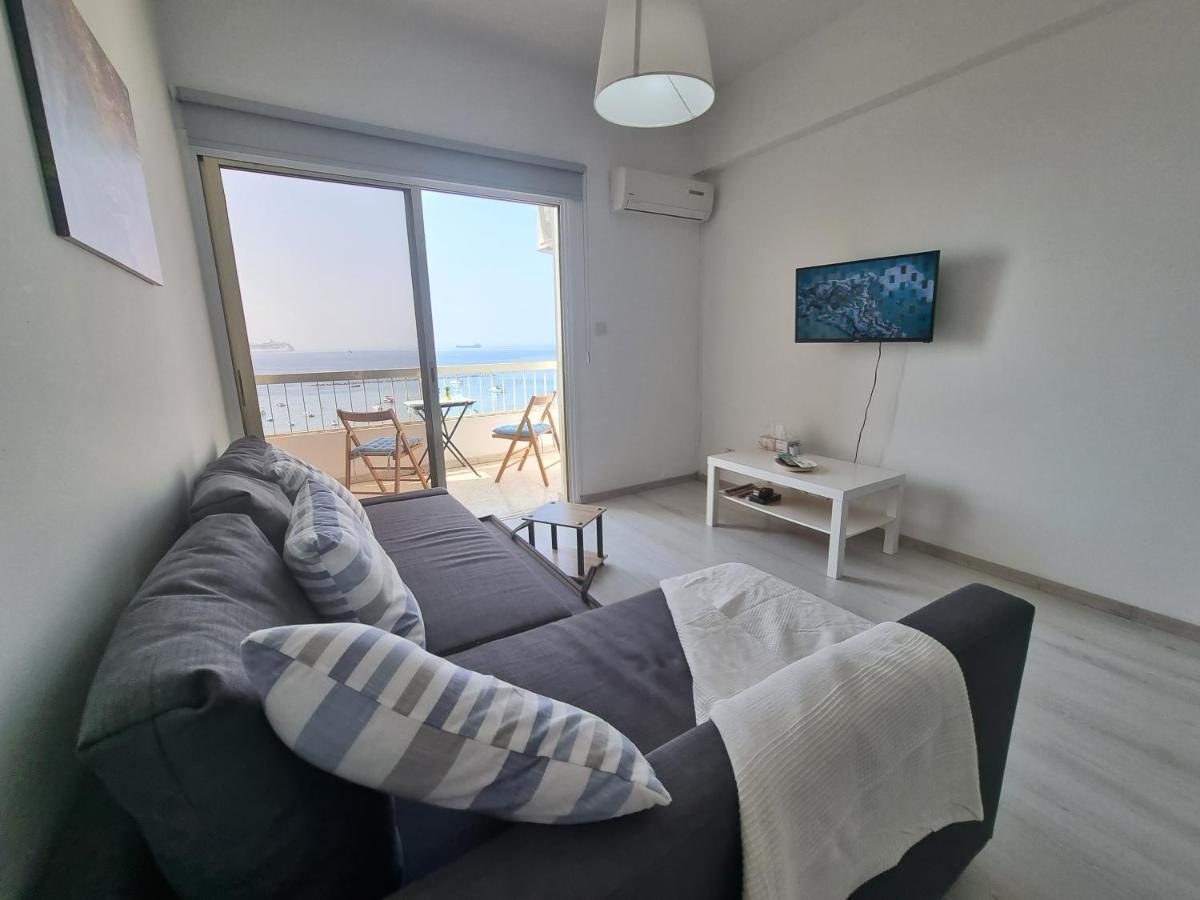 Super Modern Beachfront 1 Bedroom - Sleeps 4 Limasol Dış mekan fotoğraf