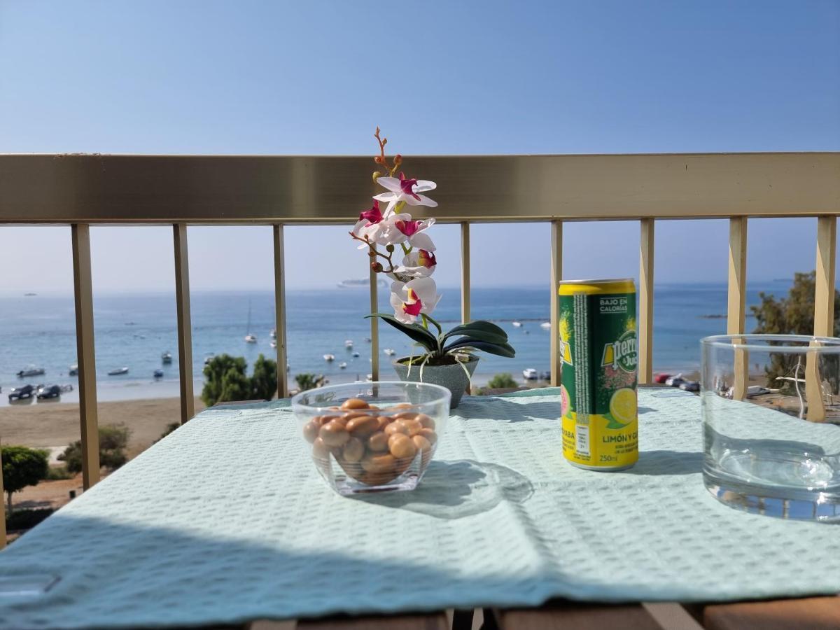 Super Modern Beachfront 1 Bedroom - Sleeps 4 Limasol Dış mekan fotoğraf