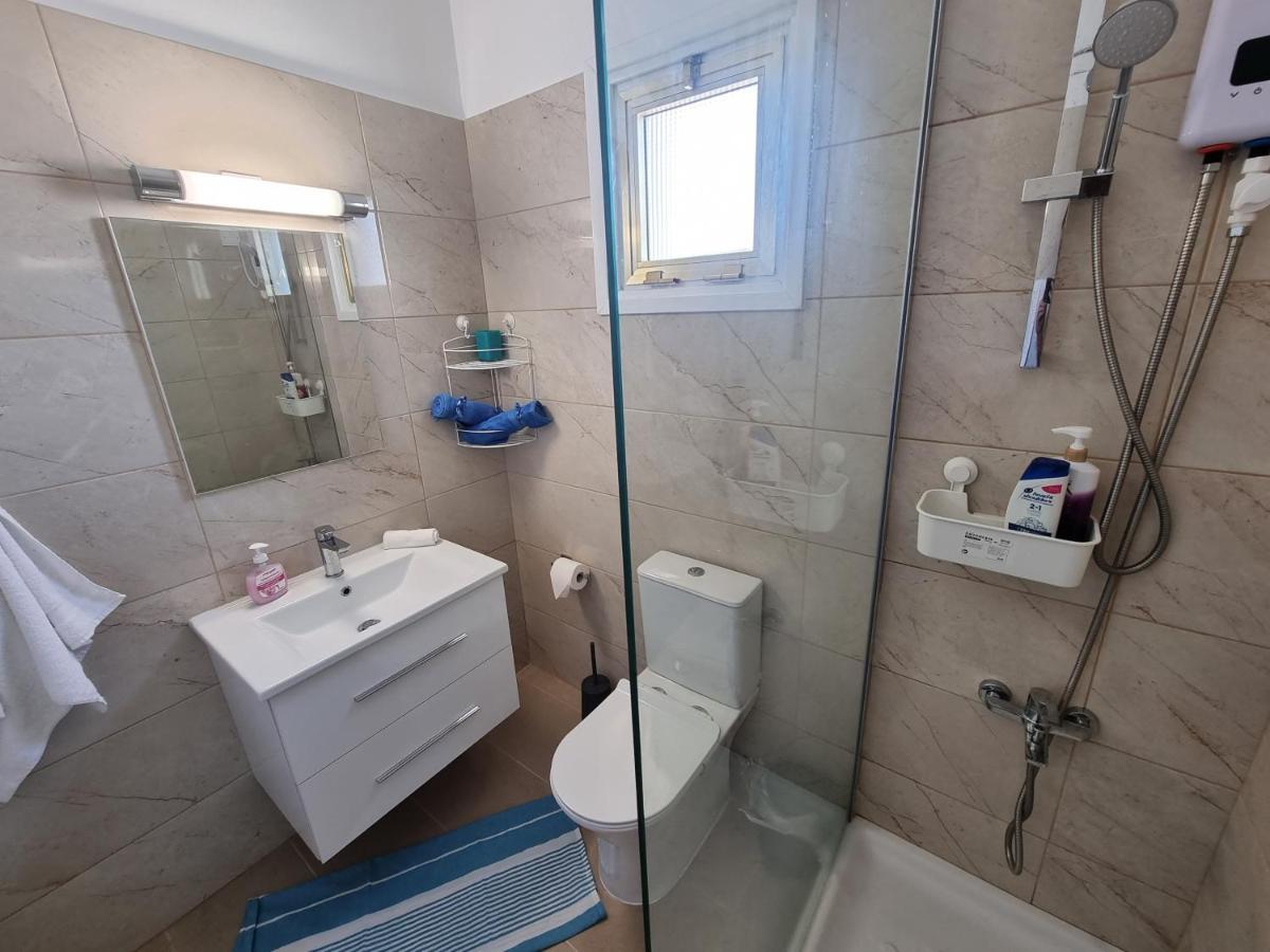 Super Modern Beachfront 1 Bedroom - Sleeps 4 Limasol Dış mekan fotoğraf
