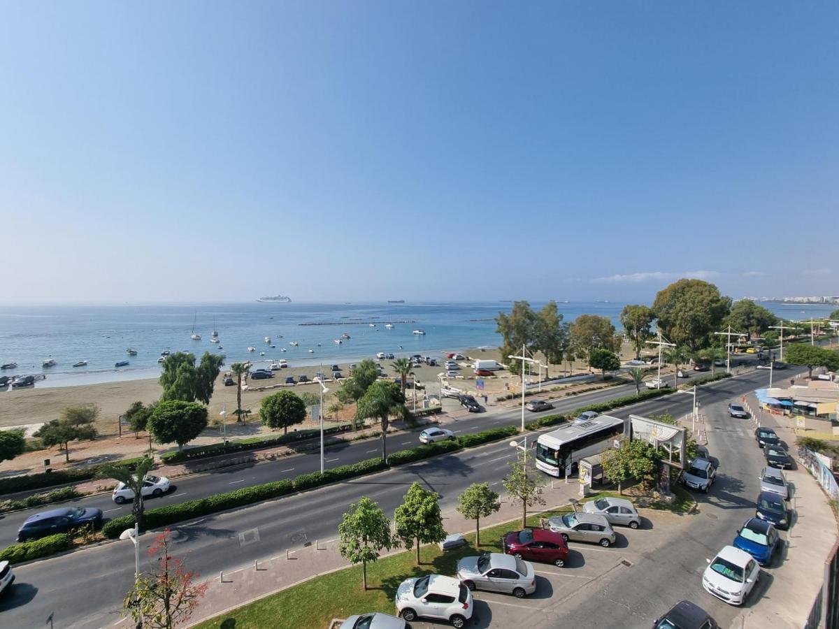 Super Modern Beachfront 1 Bedroom - Sleeps 4 Limasol Dış mekan fotoğraf