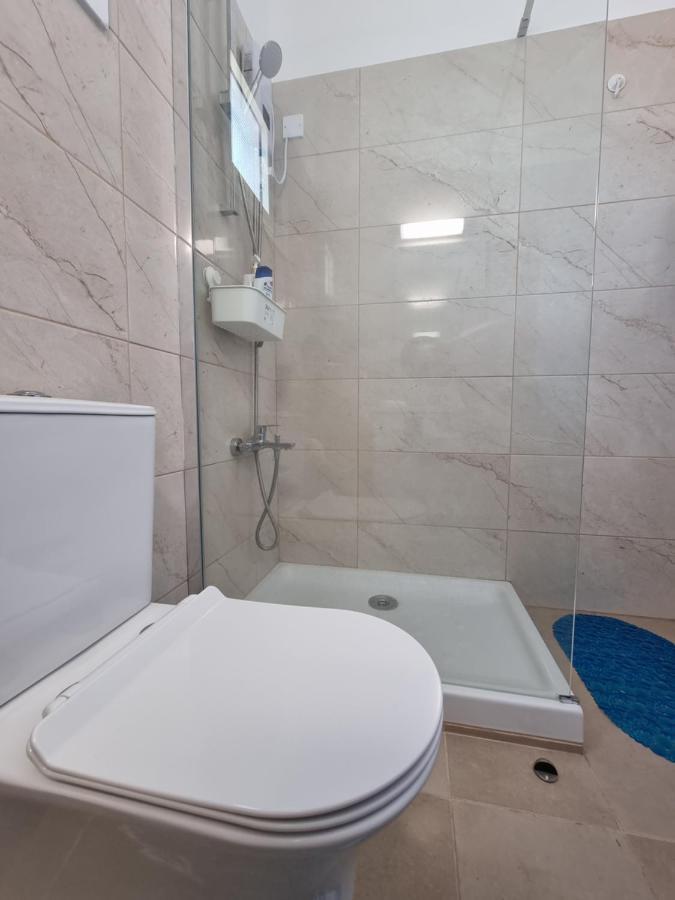 Super Modern Beachfront 1 Bedroom - Sleeps 4 Limasol Dış mekan fotoğraf